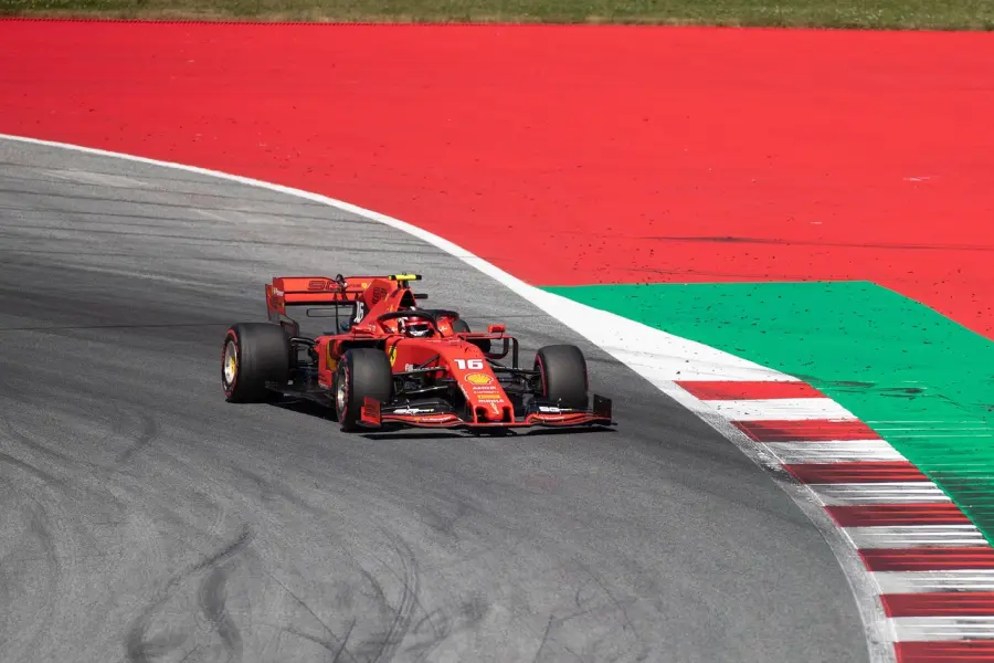 Ferrari Trento: Le Bollicine Italiane Ufficiali della Formula 1